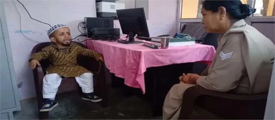 थाने पहुंचा तीन फीट का युवक बोला-साहब, मेरी शादी करवाओ_3926