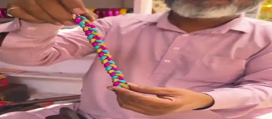 लाख से बना डाले सैकड़ों हैंडीक्राफ्ट प्रोडक्ट_4051