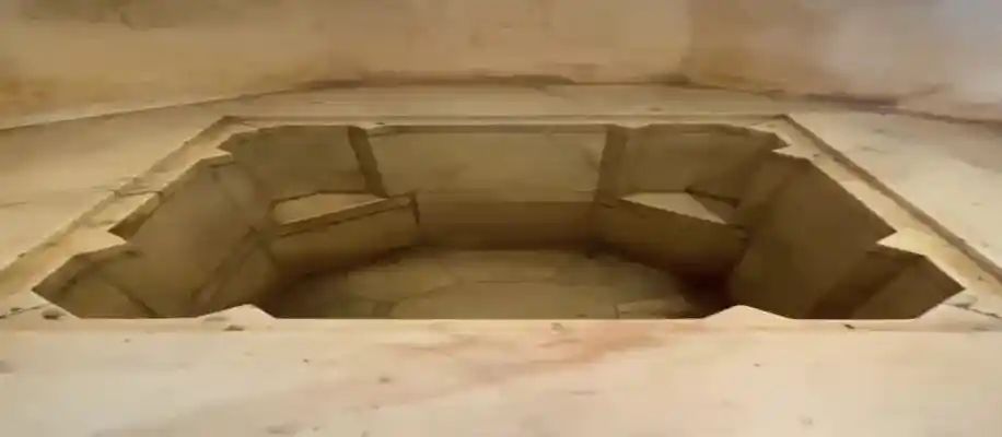 500 साल पुराना, गीजर वाला लग्जरियस बाथरूम_2096