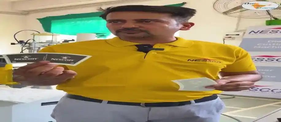 कमाल की मशीनें, प्रतिदिन बनाते हैं लाखों डिस्पोजल_2472