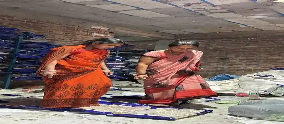 वेस्ट मटेरियल के प्रयोग से बनायी ईंटे और वॉल टेक्सचर_1741
