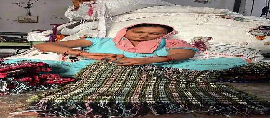 हाथ की दस्तकारी, कबाड़ से बना डाले नायाब उत्पाद_2538