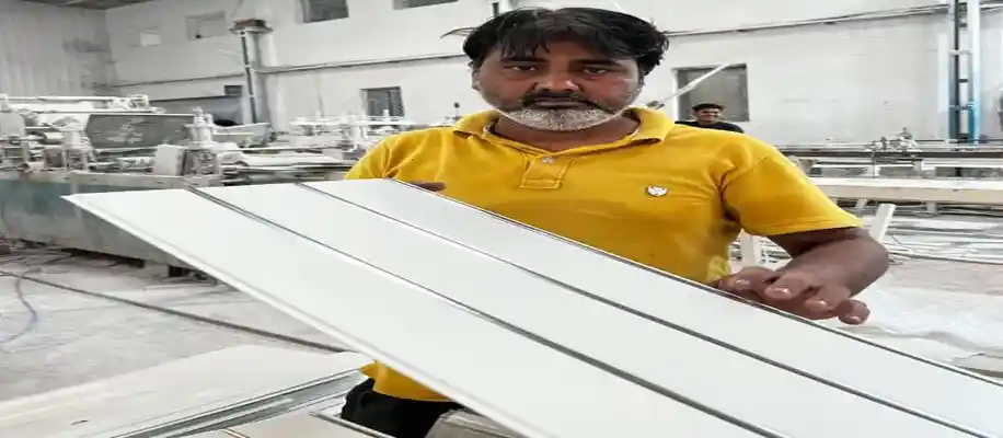पीवीसी वॉलपेपर द्वारा हो रही शानदार इंटीरियर डिजाइनिंग_2428