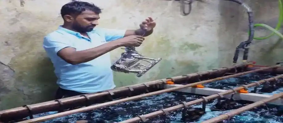 विशेष तकनीक से धात्विक मूर्तियां बनाने की चमत्कारी कला_6609