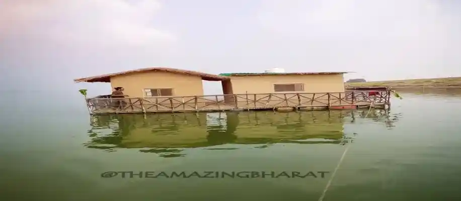 पानी पर तैरता घर: एक अनोखा और उपयोगी प्रयास_1559