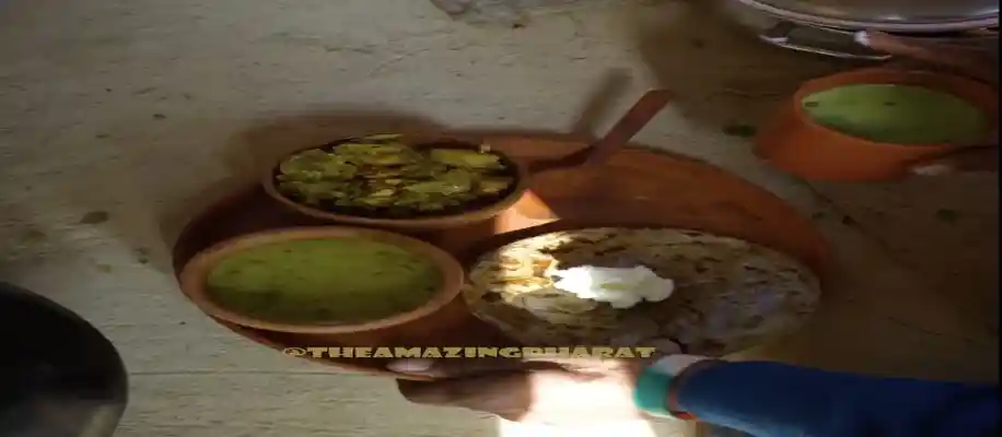 मिट्टी के बर्तन, मिट्टी में उगाया खाना – एक अनोखा रेस्टोरेंट_2833
