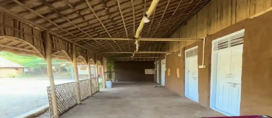 गोबर से बना घर और शुद्ध घी का कारखाना_8002