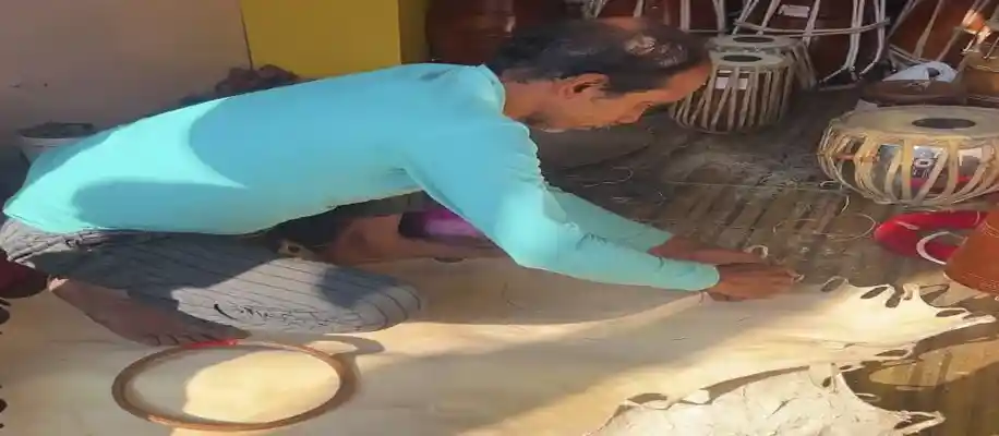 प्रीती जी - चार पीढ़ियों से संगीत के साज बनाने की अनोखी विरासत_8912