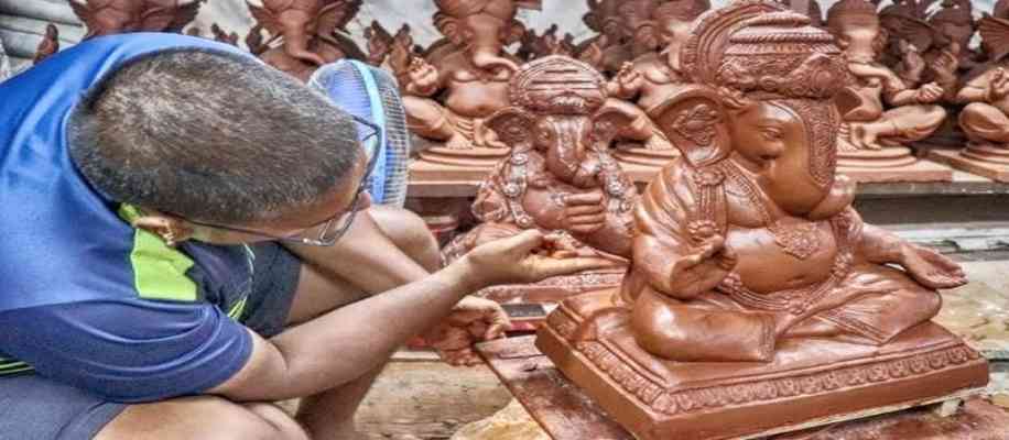 Cow dung Ganesh idol business