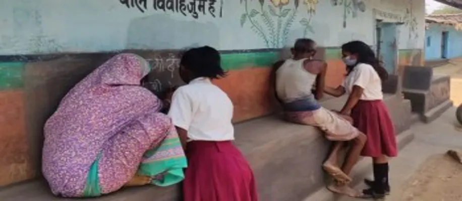 इस प्रिंसिपल ने बनाया पूरे गांव को स्कूल_9326