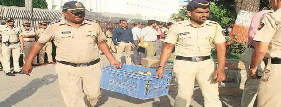 किसानों ने सचिवालय के गेट पर फेंकी सब्जियां