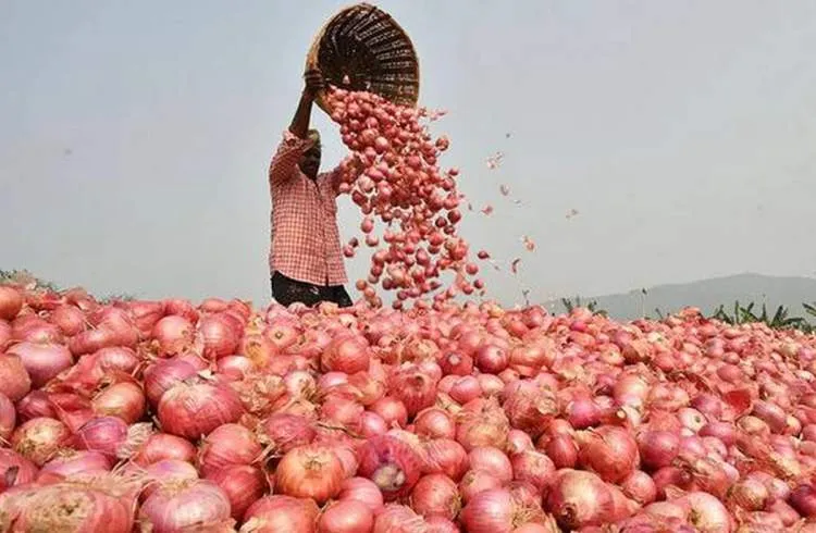 प्याज बेच कर कर्ज में डूबा किसान ऐसे बना करोड़पति