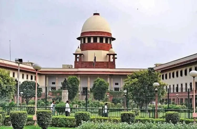 सुप्रीम कोर्ट ने दिल्ली की सीमाओं पर विरोध कर रहे किसानों को हटाने की याचिका पर सुनवाई की