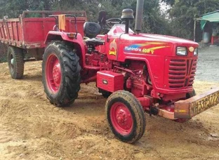 Mahindra Sarpanch 475, 42hp tractor with trolley.