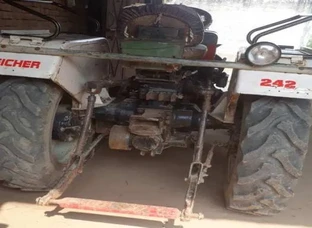 Good condicaton tractor koi kmi nhi h 80 pase