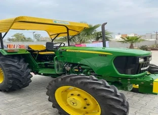 John Deere 5210
