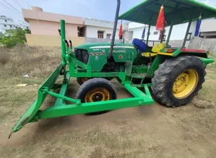 John Deere 5055E