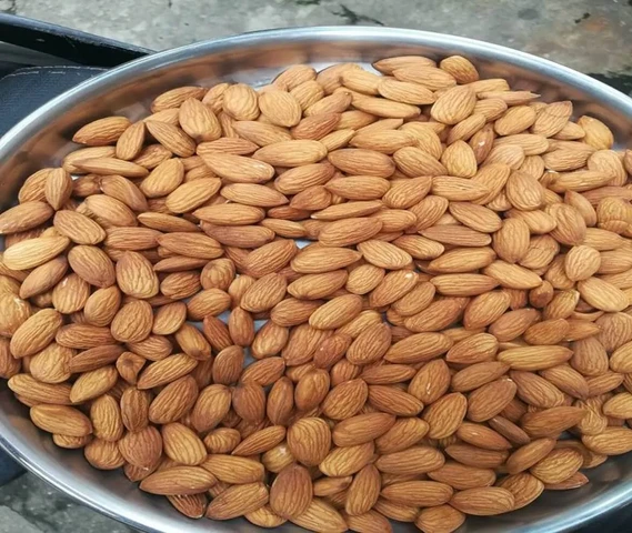 நல்ல தரமான பாதாம் மொத்தம் விற்பனைக்கு  1kg 700 ம‌ட்டு‌ம்