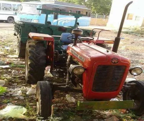 Tractor Massey Ferguson 1035 DI Modal 2011