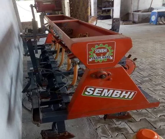 Ferti-seed drill, model 2017, No. Of rows 13.