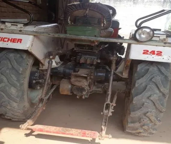 Good condicaton tractor koi kmi nhi h 80 pase