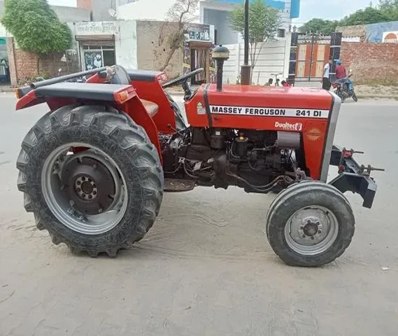Massey Ferguson 241 DI - Model 2011