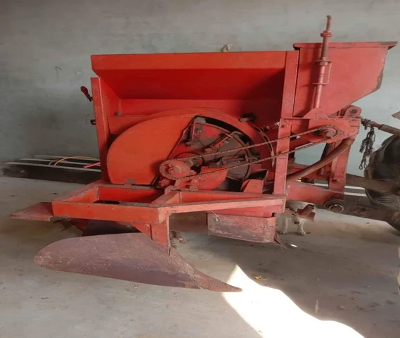 Automatic potato masher