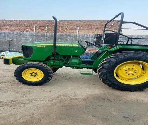 JOHN DEERE - 5055 D