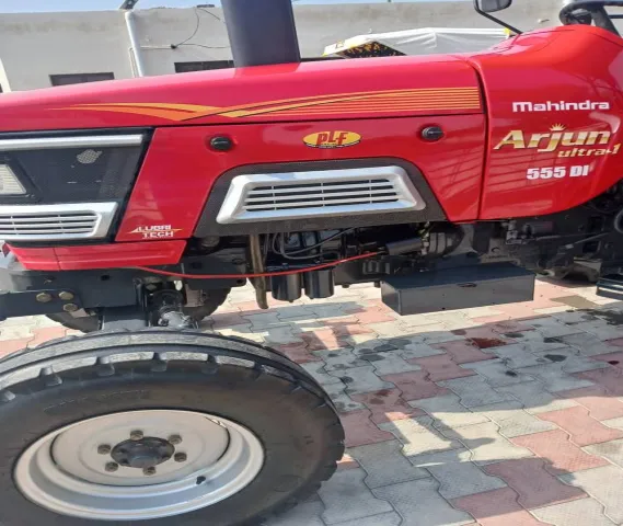 Mahindra Arjun 555 DI