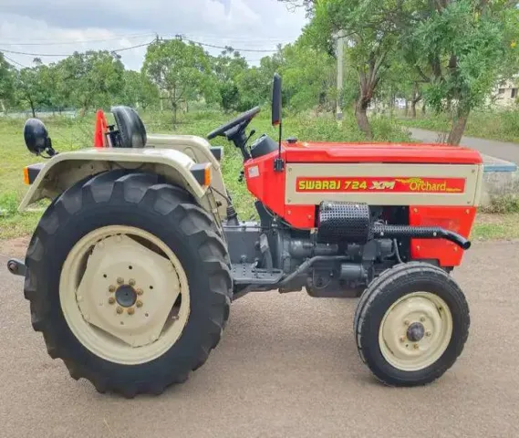 Swaraj 724 XM