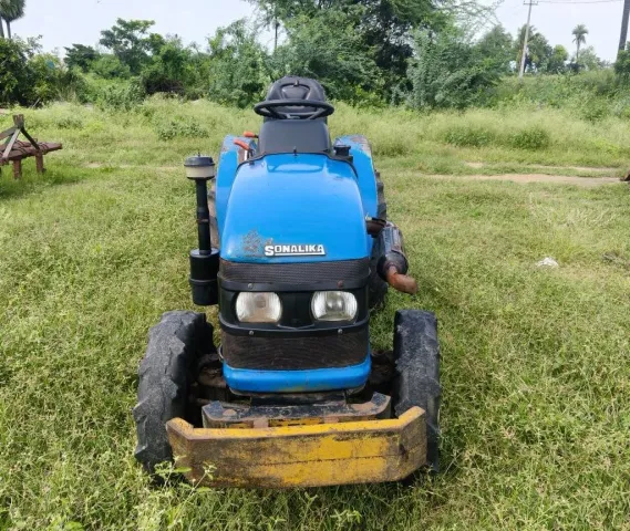 Mini tractor with Rotovetar